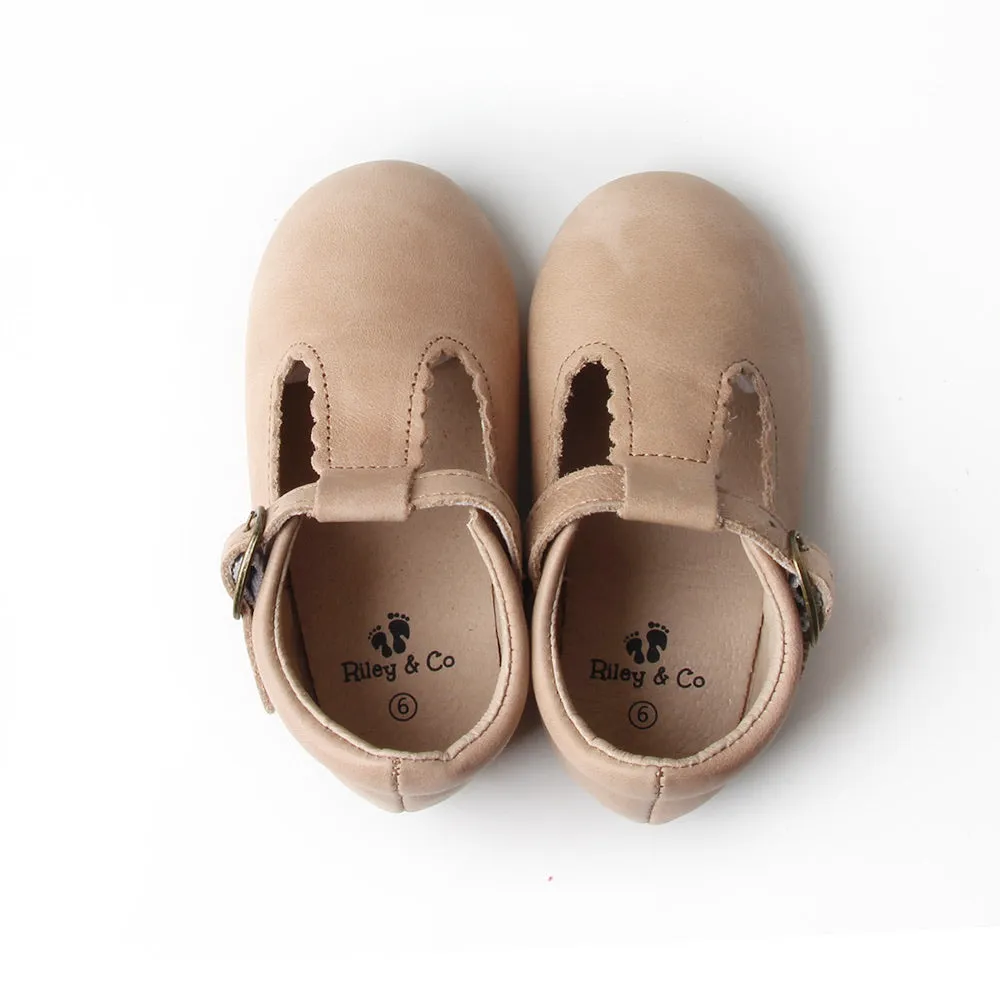 Riley T-Straps -  Oil Waxed - Vanilla Scalloped