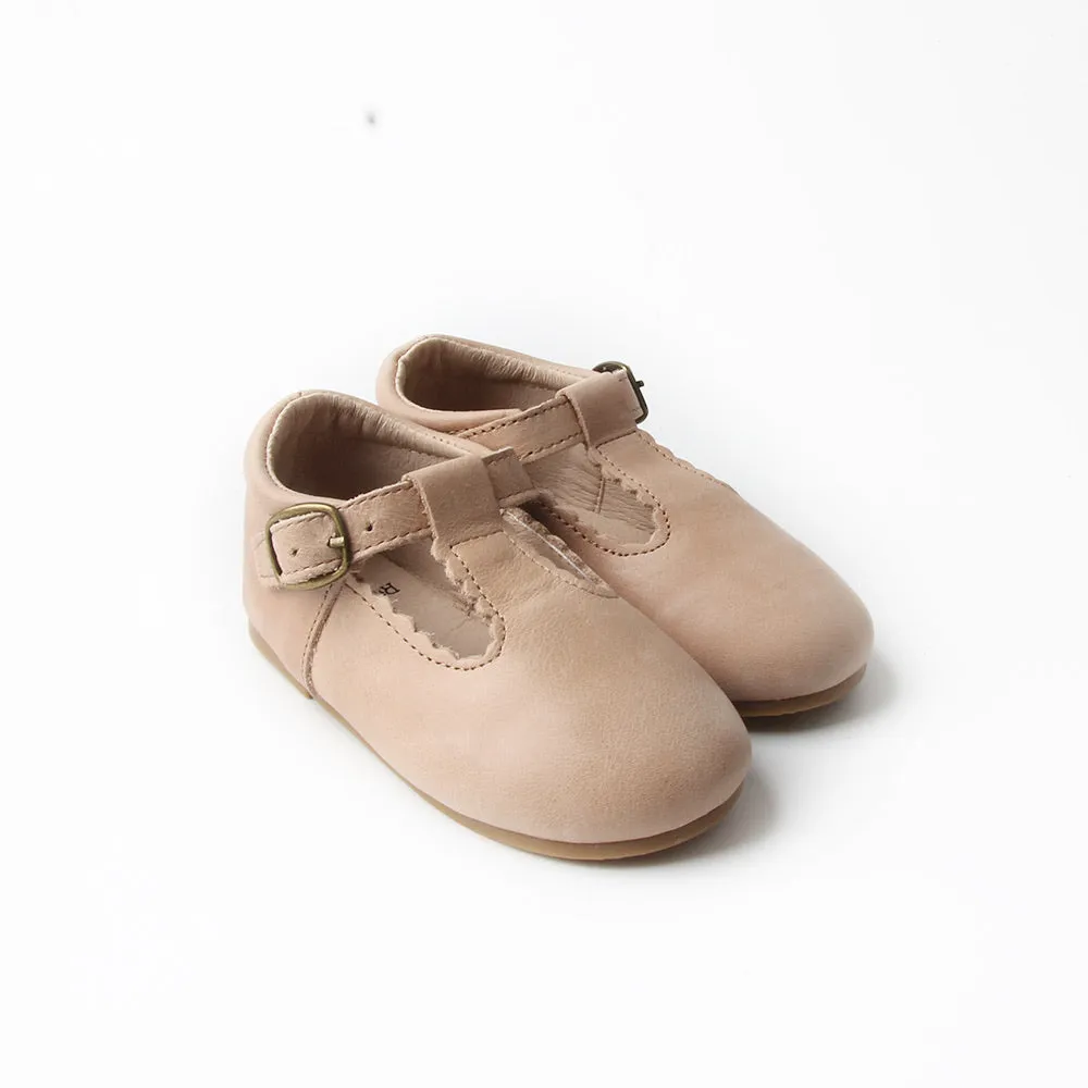 Riley T-Straps -  Oil Waxed - Vanilla Scalloped