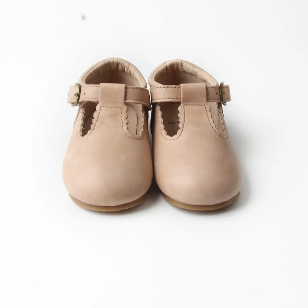Riley T-Straps -  Oil Waxed - Vanilla Scalloped